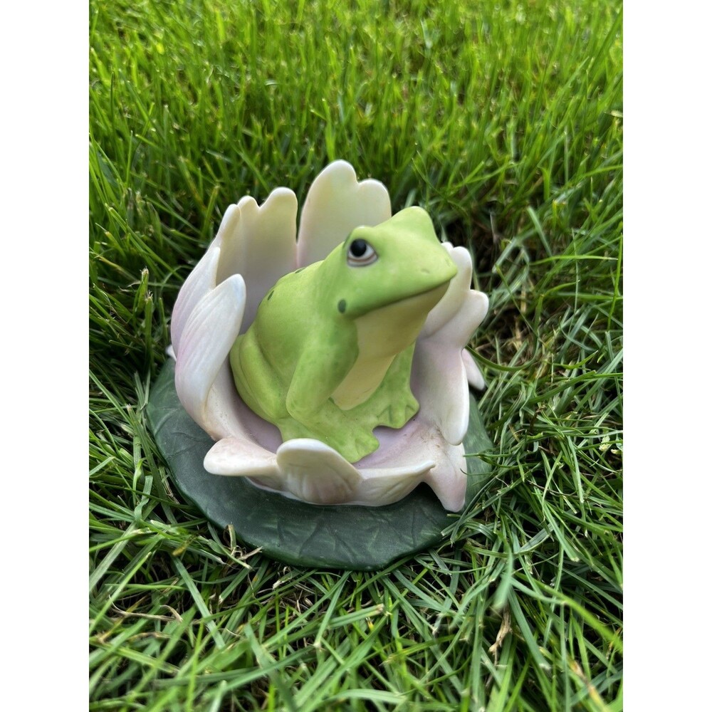FROG w LILY PAD • Vintage 1984 Franklin Mint Porcelain Woodland Surprises Figure
